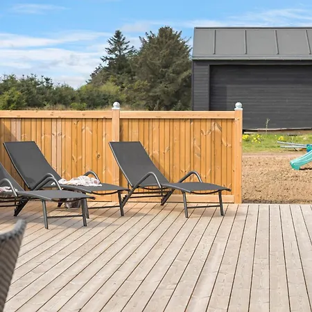 Stunning In With Kitchen Holiday home *